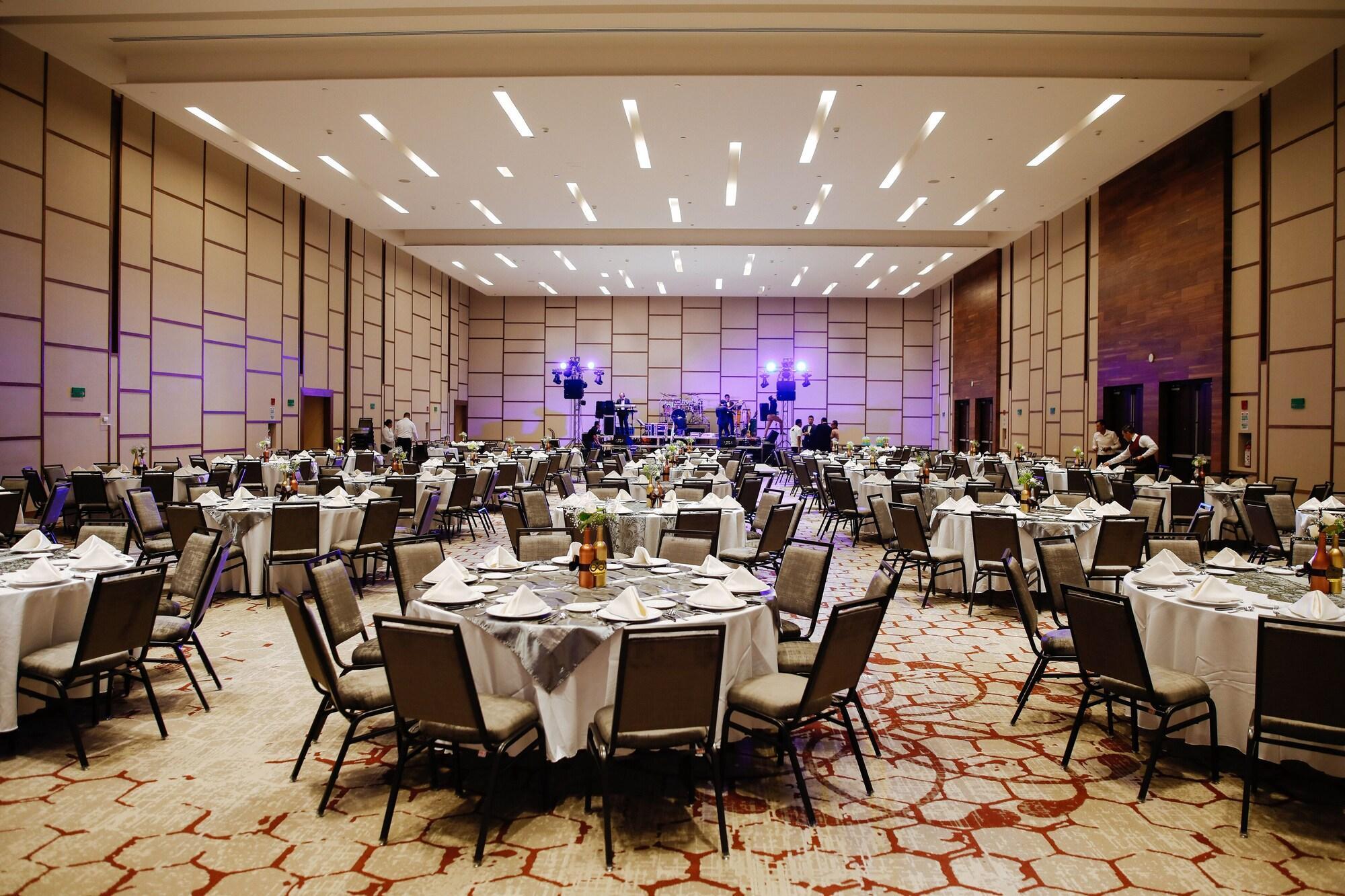Doubletree By Hilton Celaya Celaya  Esterno foto