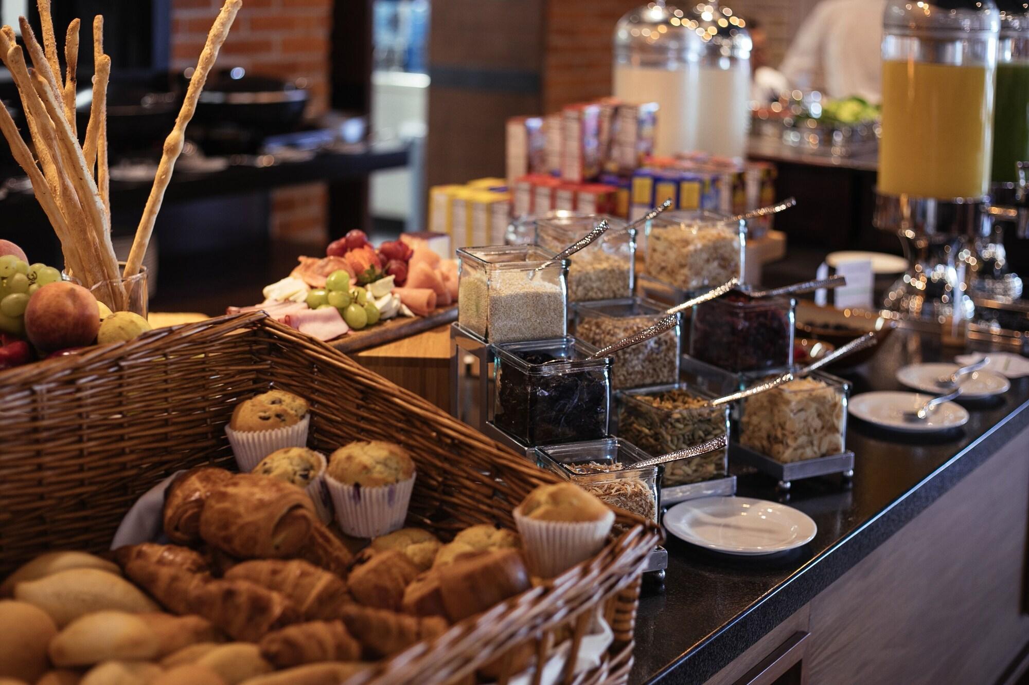 Doubletree By Hilton Celaya Celaya  Esterno foto